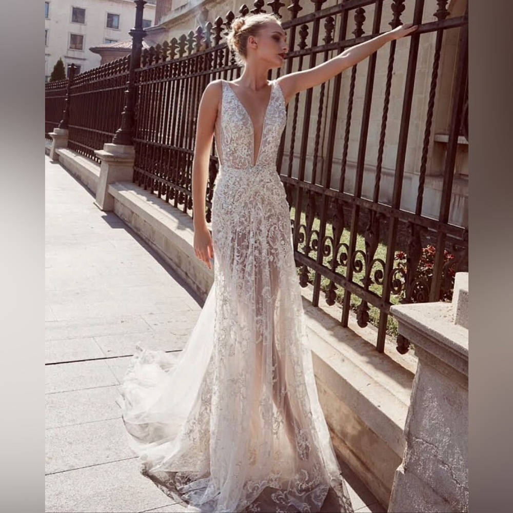 UNWORN Women’s bridal gown